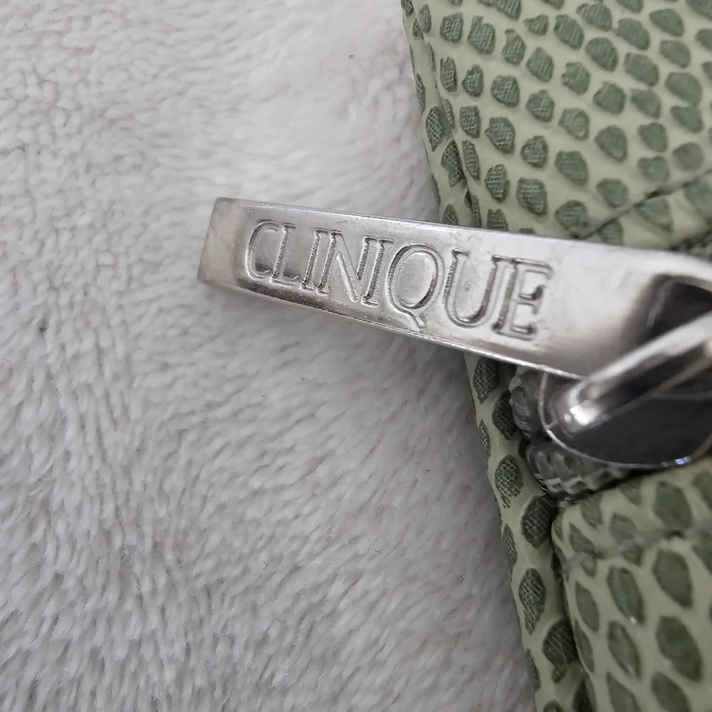 Clinique Green Textured Accessory